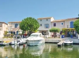 Nice Home In Aigues-Mortes With Kitchen