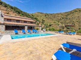 Awesome Home In El Borge With Wifi, Outdoor Swimming Pool And Swimming Pool, hôtel à Moclinejo