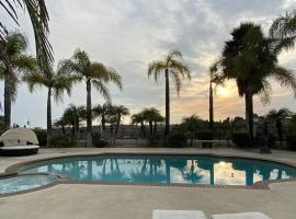 High on the Hill Serene View Home on Avocado Grove, hotel with pools in Fallbrook