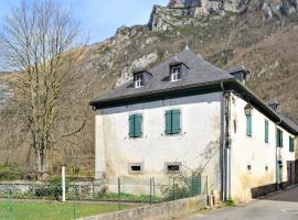Beautiful Home In Aste-bon With Kitchenette, holiday home in Aste-Béon