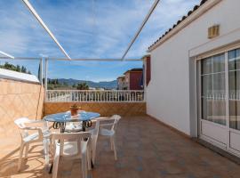 Awesome Apartment In Puente De Genave With Outdoor Swimming Pool, Wifi And 1 Bedrooms, hôtel à Puente de Génave