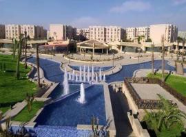 Bright, large, and garden view in Rehab city, hotel v destinácii New cairo