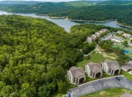 Cozy Lakeside Getaway - Outdoor Theater - Free Early Check-In- 4min to Silver Dollar City