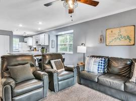 Lakeside Condo with Outdoor Theater, 4min to Silver Dollar City
