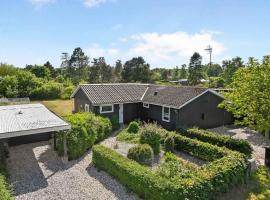 Lovely Cottage That Exudes Cosiness And Holiday Atmosphere,, alojamiento en la playa en Rødby