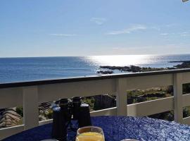 Holiday Apartment With Sea View On The Cliffs, hotel v destinaci Sandvig
