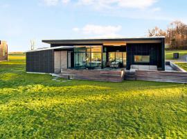 New Modern Holiday Home Near The Beach, villa i Aabenraa