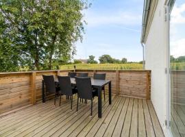 A Lovely Holiday Home In Quiet, Scenic Surroundings, feriebolig i Rønne