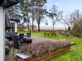 Amazing Holiday Home With View At The Water