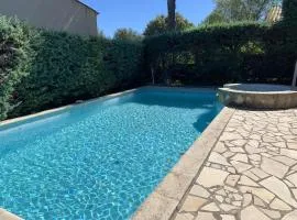 Villa avec piscine à Saint-Raphaël et vue sur la montagne