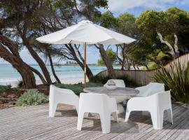 The Cove Beach Front Luxury House, hotel Port Fairyben