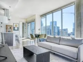 Downtown 2br w gym wd pool nr 6th St bars ATX-7