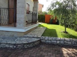 Villa Nevena in Buići Poreč for max 10 Persons 6km from the beach, hotell i Buici