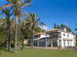 Cubo's Mountain Bayview Luxury Villa