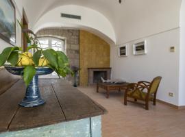 Villa Puolo - With Private Sea Access, ubytování v soukromí na pláži v Sorrentu