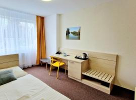 Hotel Kristína: Dubnica nad Váhom şehrinde bir otel