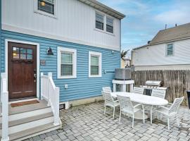 Modern Townhome Walk to Beach, Bars and Eats!, villa in Seaside Heights