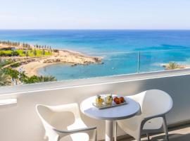 Crystal Springs Beach Hotel, hotel di Protaras