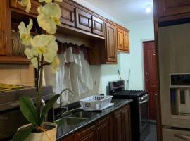 Comfortable home in San Fernando, hytte i San Fernando