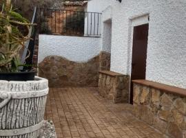 CASA CUEVA VANESA, hotelli kohteessa Hinojares