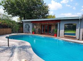 The Pool house, hotel in Germiston