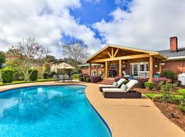 Sunny Florida Abode - Patio, Pool, and Fire Pit, cottage in Marianna