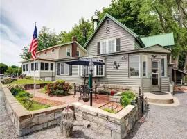 Riverside Cabin with Private Fishing Access!, villa à Pulaski