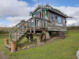 2 x Double Bed Glamping Wagon in Dalby Forest، مكان تخييم فخم في سكرابورو