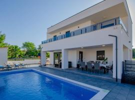 Villa Anna Barbariga, NEW 2022 luxurious villa with private pool!, holiday home in Barbariga