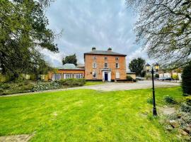 Lydney House Swaffham Sleeps 22, holiday home in Swaffham