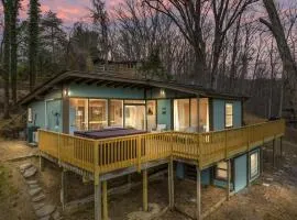 Lazy Lake 3BR Cabin w/ Mtn Views + Hot Tub +Wi-Fi