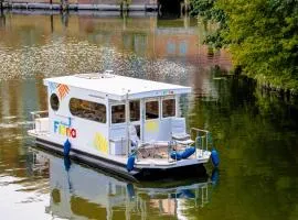 Hausboot FIONA im Yachthafen Berlin-Schmöckwitz auf der Spree und dem Müggelsee von Anfang April bis Ende Oktober