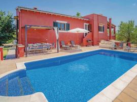 Cozy Home In Port D'alcúdia, hotel in Port d'Alcudia