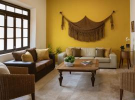 Casa Ubicada en el corazon de Merida, AC y piscina!, βίλα σε Mérida