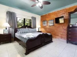 Sea Eye Hotel - Tropical Building