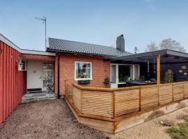 3 Bedroom Stunning Home In Lidhult, stuga i Lidhult