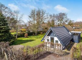 3 Bedroom Awesome Home In Sydals, hotel en Skovmose