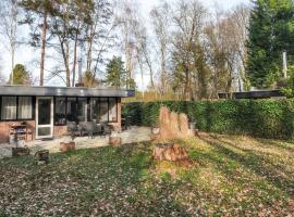 Nice Home In Rekem-lanaken With 2 Bedrooms, hotell i Bovenwezet