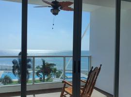 Apto de Playa con una Hermosa vista frente al mar, hotell med basseng i Nueva Gorgona