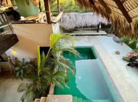 Casa KUUL, elegant fusion of house and garden., hotell i Puerto Escondido