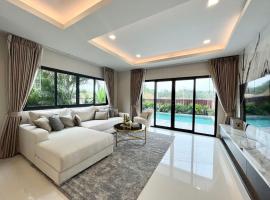 Southern Peak Pool Villa Huay Yai Pattaya, готель з басейнами у місті Ban Huai Yai