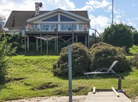 Awesome Home In Uddevalla With Jacuzzi, Wifi And 3 Bedrooms, beach rental in Uddevalla
