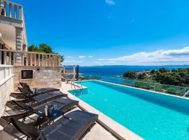 Villa Kadena - Luxury Seaside Villa with Private Heated Pool