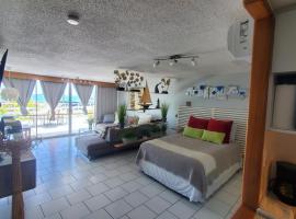 Cozy Apartment, Ocean Front、ファハルドのビーチ周辺のバケーションレンタル