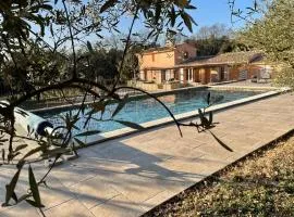 Dépendance cosy avec petit déjeuner entre Gordes et l'Isle sur la Sorgue