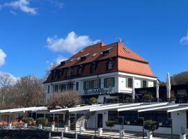 Strandhotel Berg โรงแรมในแบร์ก อัม ชตาร์นแบร์เกอร์เซ