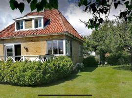 Danish villa with a lovely garden & close to Copenhagen, villa i Gentofte