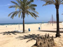 Lovely family apartment 2 min. from the beach, Hotel in Playa de Gandia