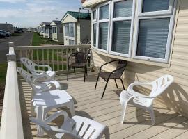 ST BREAKS BY THE BEACH, cottage in Ingoldmells