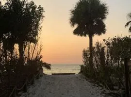 NORTH CAPTIVA ISLAND Steps to Private Gulf Beaches Pools Hot Tub Golf Cart